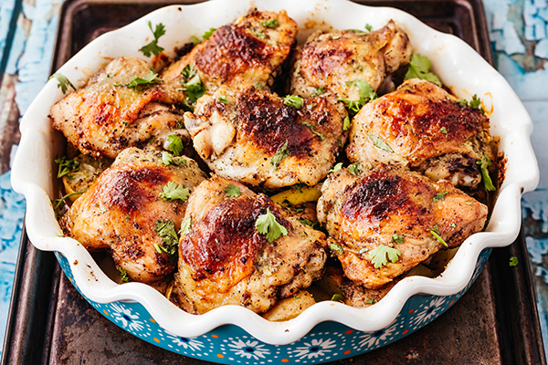 Grilled chicken thighs in round dish