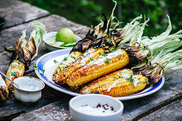 Grilled corn with butter