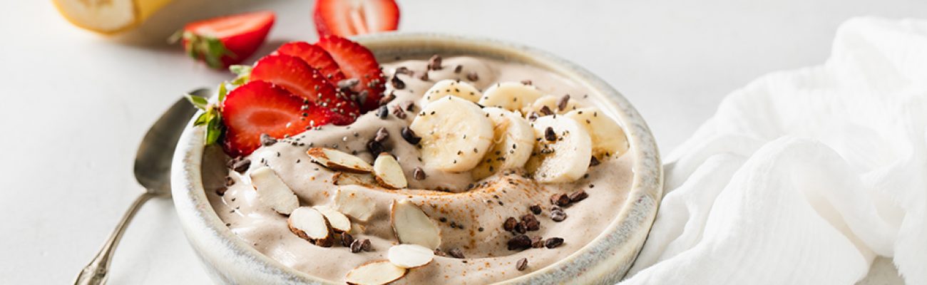 Cookies & Creamy Breakfast Smoothie Bowl