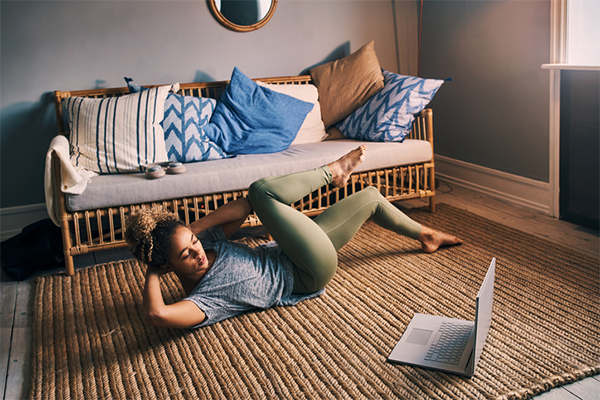 woman doing crunches at homes | nauseous after workout