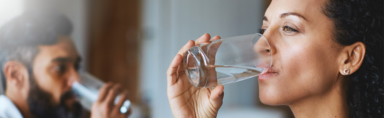 couple drinking water | Water Reducing Wrinkles