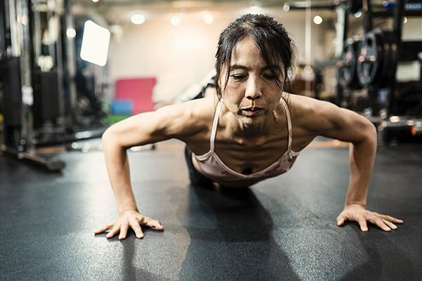 woman push up struggling