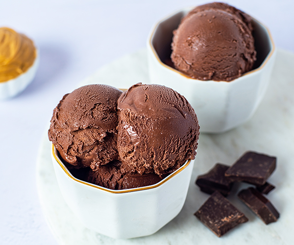 Chocolate Shakeology ice cream in bowls | dessert recipes