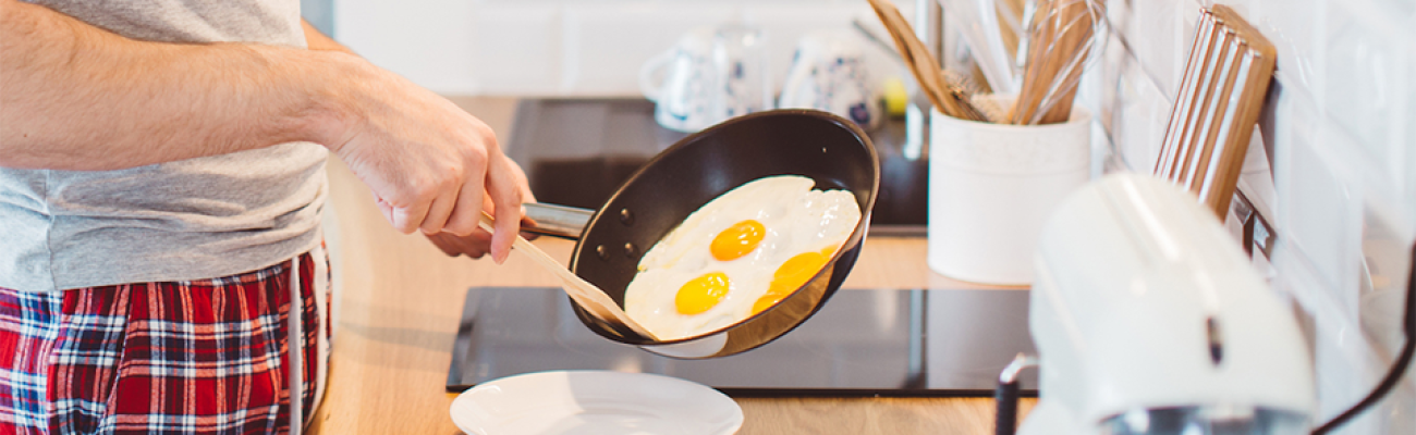 man plating sunny side up eggs | Egg Gadgets