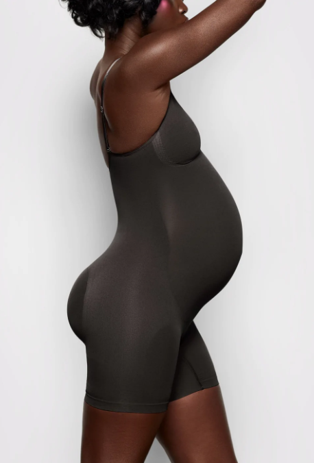 lululemon black bodysuit : non-maternity but bump-friendly  Bodysuit  outfit women, Body suit outfits, Black bodysuit outfit