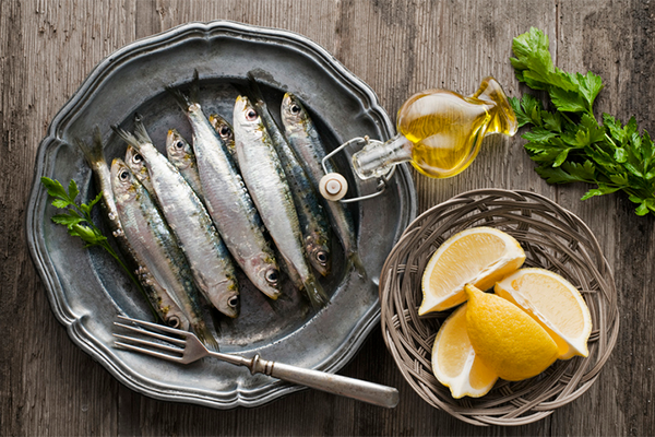 plate of sardines with olive oil and lemon | Benefits of Sardines
