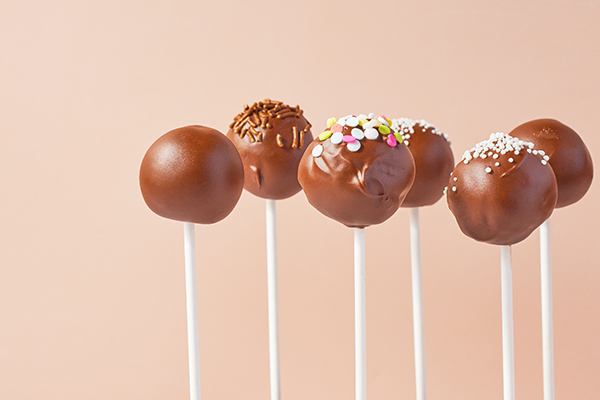 Snickerdoodle Cake Pops.600