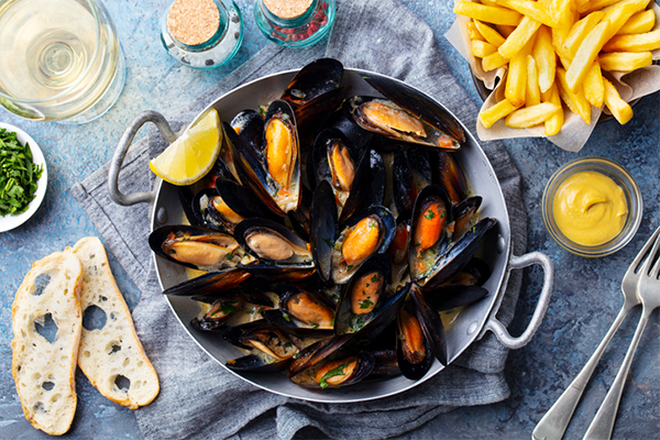 bowl of cooked mussels | Healthiest Fish to Eat