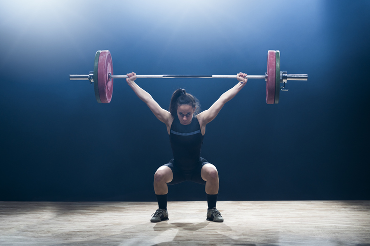 woman doing barbell snatch | mind muscle connection