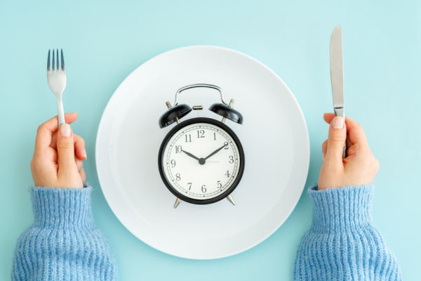 Clock on Plate | Does Eating at Night Make You Gain Weight