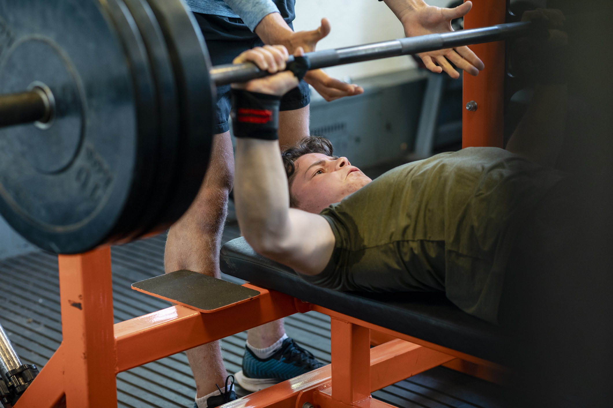 Teenager Bench Presses | Rest Between Sets