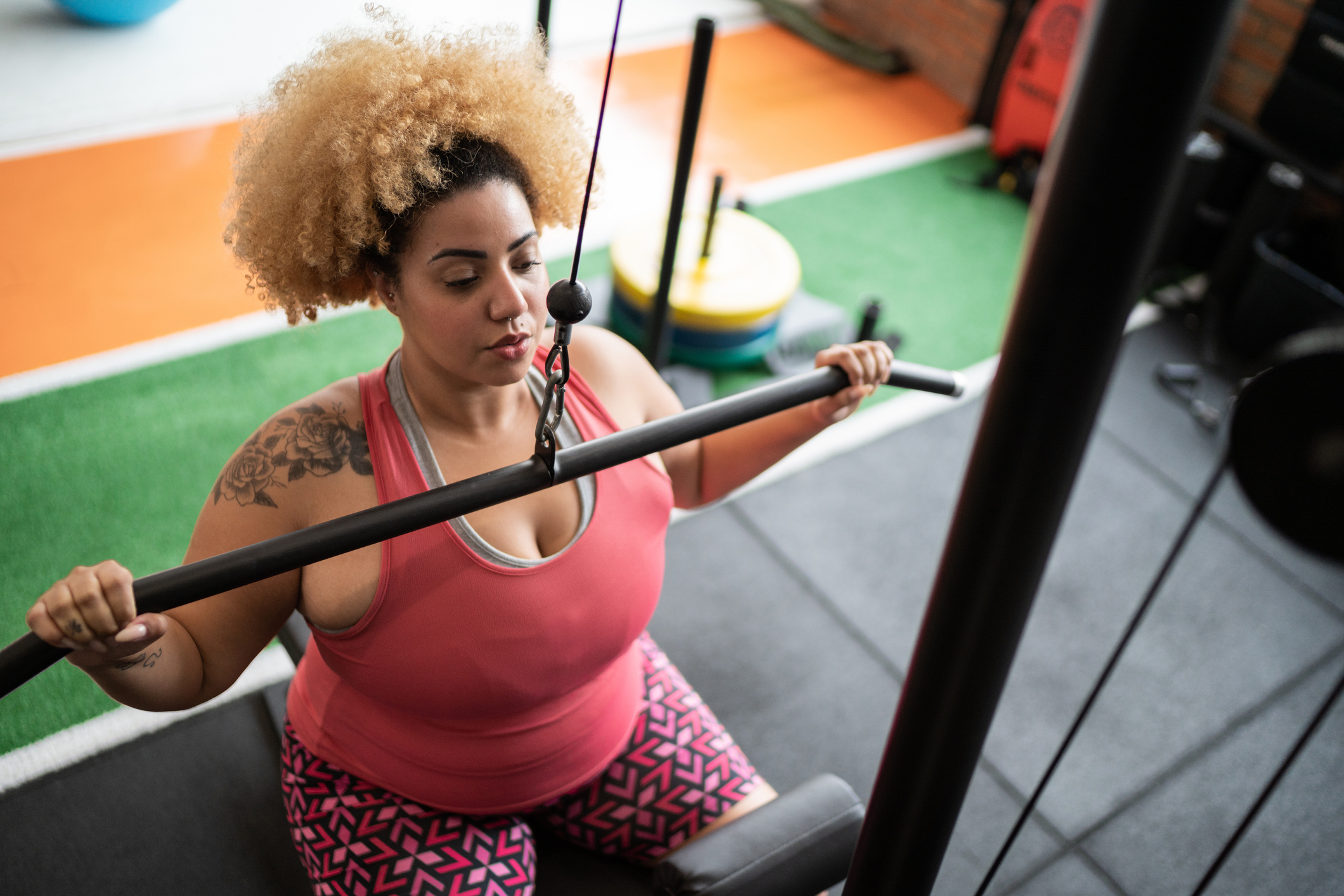 Woman Does Lat Pull Downs | Rest Between Sets