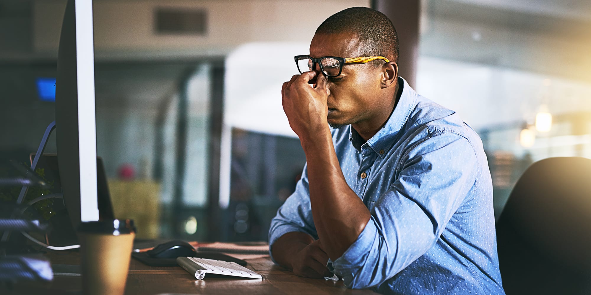 Man Stressed at Work at Desk | calories-burned-at-work-vs-working-out