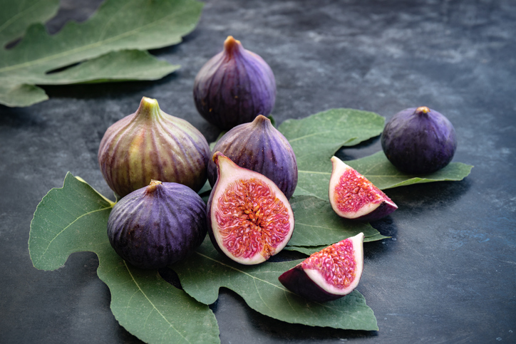 Whole and Sliced Figs | Healthiest Fruits