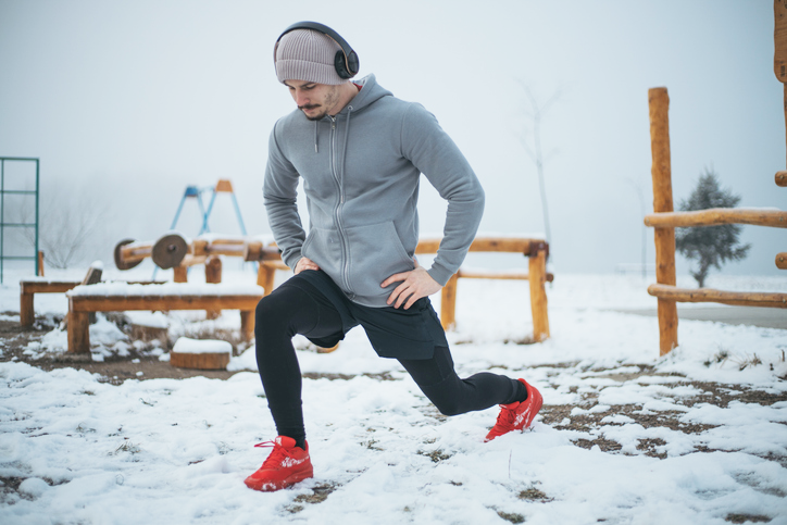 man doing lunges in snow | Exercising in Cold Weather