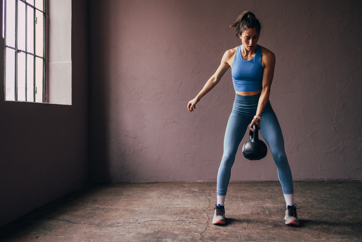 Woman doing kettlebell exercise How long does pre-workout last?