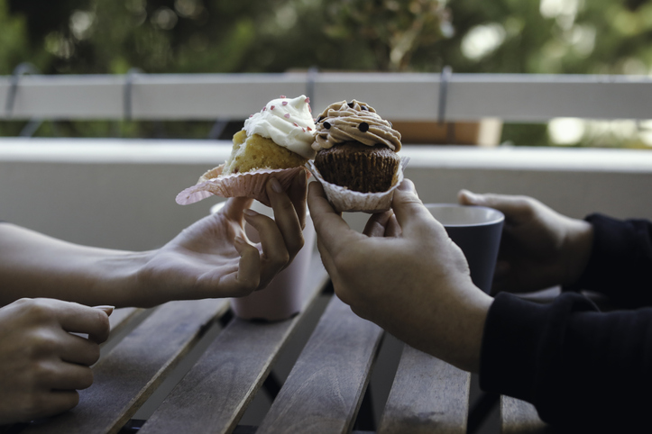 Couple eating cake | Why are glucose elevations harmful?