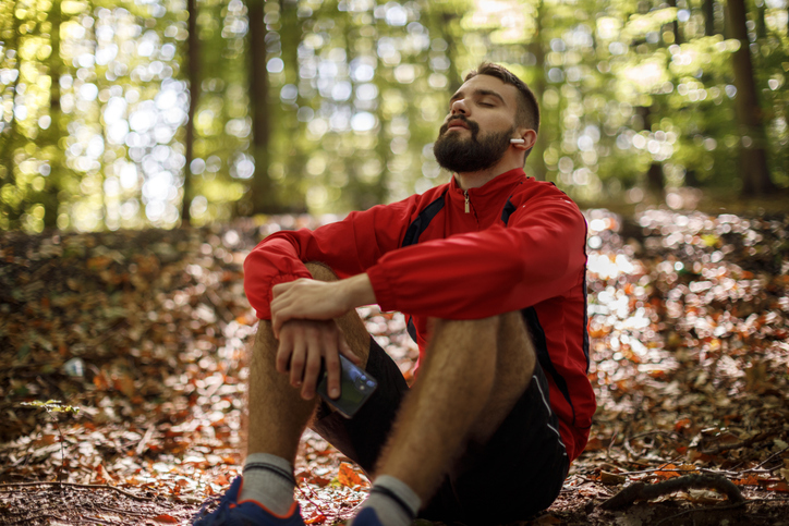 Man resting on the path with headphones | L-teaanina