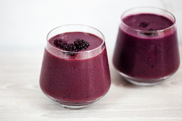 Blackberry smoothies in glasses