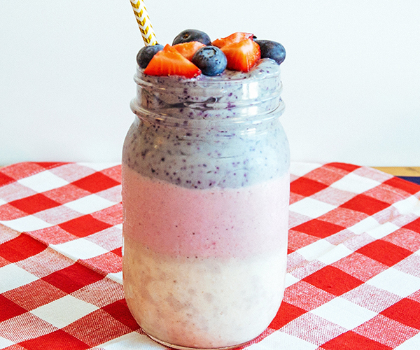 Strawberry Blueberry smoothie in a Mason jar